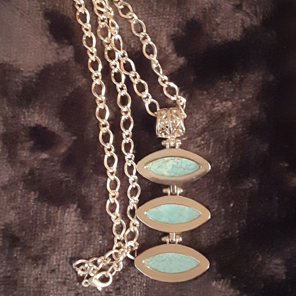 Beautiful necklace - Picture 3 of 3
